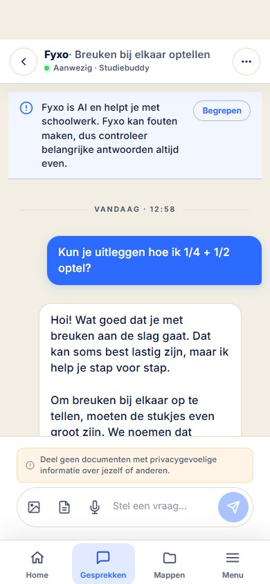 Voorbeeld van een mobiel chatscherm met Fyxo: dezelfde stap-voor-stap begeleiding op een smartphonescherm